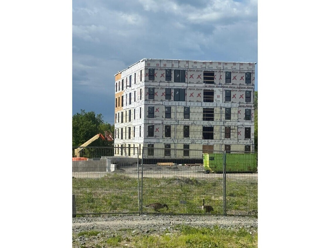 Building Photo - 135 Rue Maurice-Beaudoin