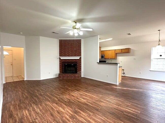 Building Photo - 5435 Dove Dr