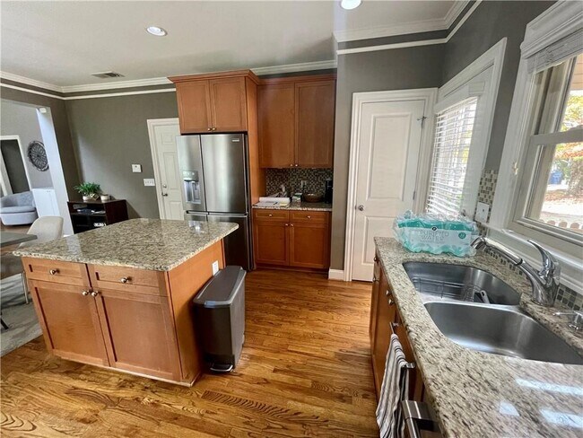 Foto del edificio - 1517 Gilstrap Ln NW
