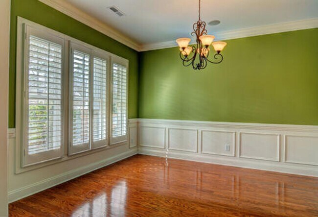 Building Photo - 4BD Spacious Brick Home in Holly Glen, Hol...