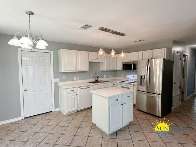 Building Photo - Picture-Perfect Home in the Heart of Gulf ...