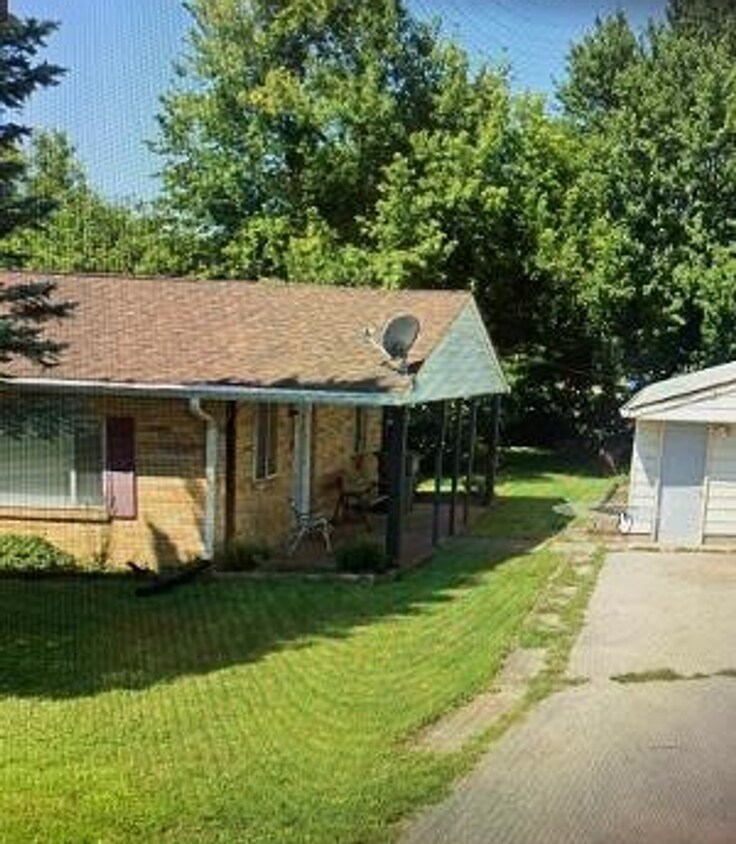 Foto principal - Coming Soon Two Bedroom One Bathroom Home ...