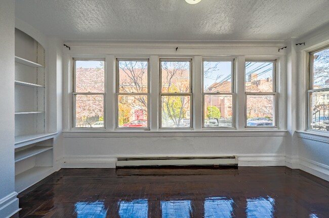 Building Photo - 1637 Mahan Ave