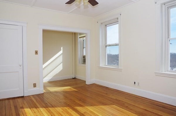 Building Photo - 131 Park Dr