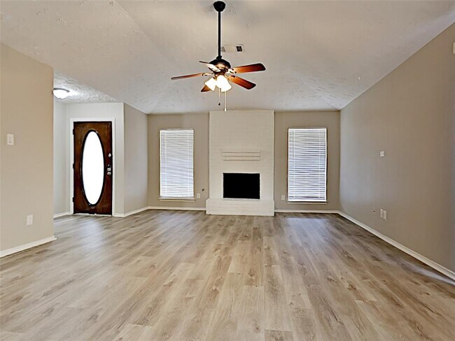 Building Photo - 20215 Misty Pines Dr