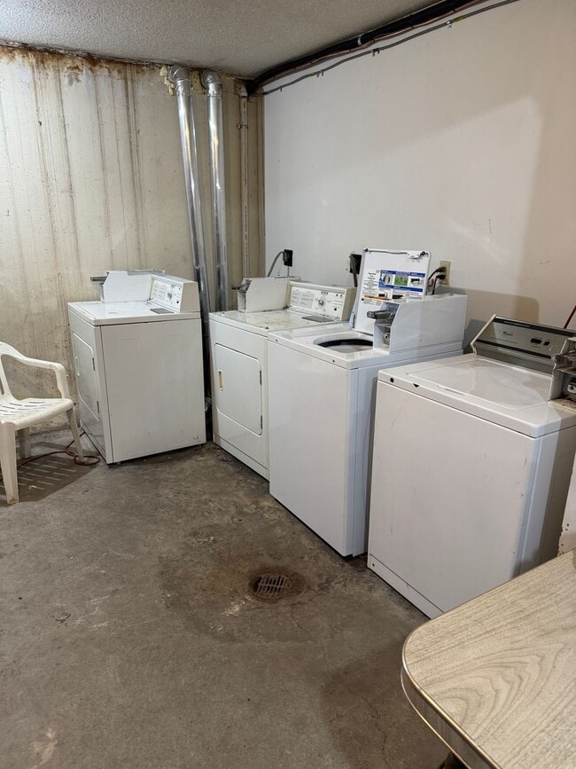 Foto del edificio - 2BR/1BA East Campus - Short Distance to Campus!! Coin-operated washer/dryer on-site.