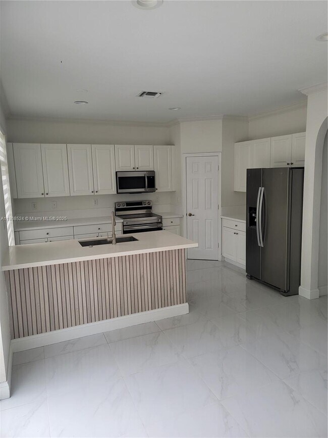 Foto del edificio - 5621 NW 112th Ct