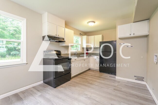 Foto del edificio - 4114 Carnation Dr