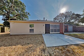 Building Photo - 2007 Barronett Bend