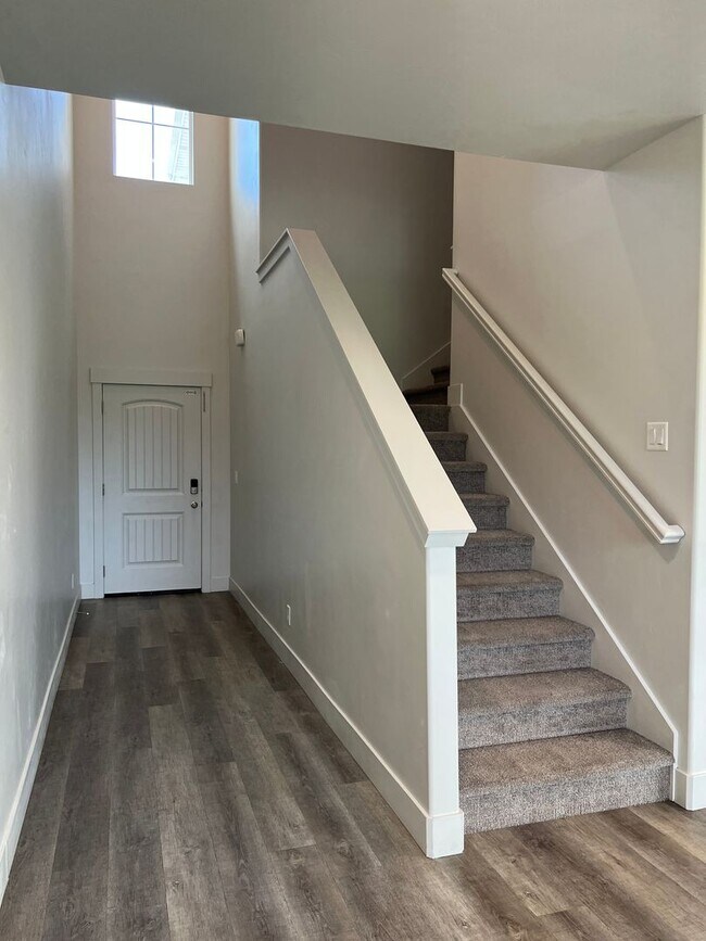 Foto del edificio - Beautiful 3 Bed, 2.5 Bath Townhome in Summerfield Subdivision | $1,995/month
