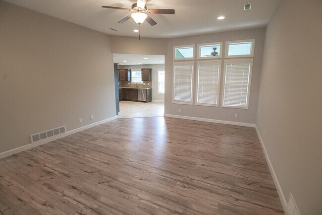 Foto del edificio - 7410 Oakley Dr