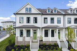 Building Photo - 2089 Oakwood Ave