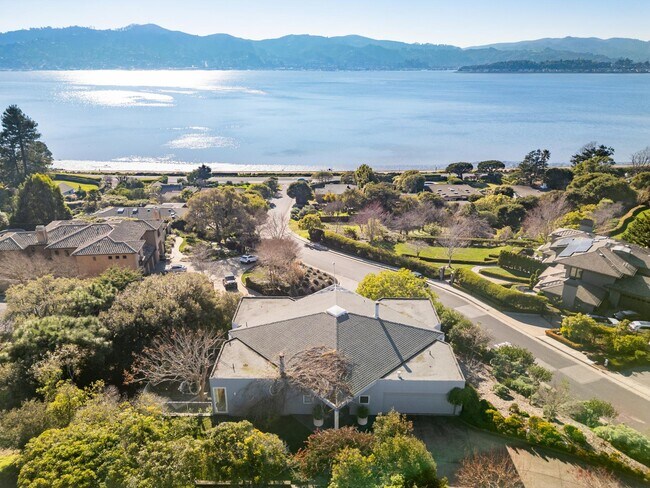 Building Photo - 20 Gilmartin Dr