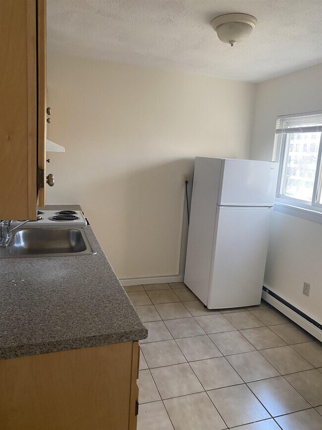 Building Photo - 19 Pine St