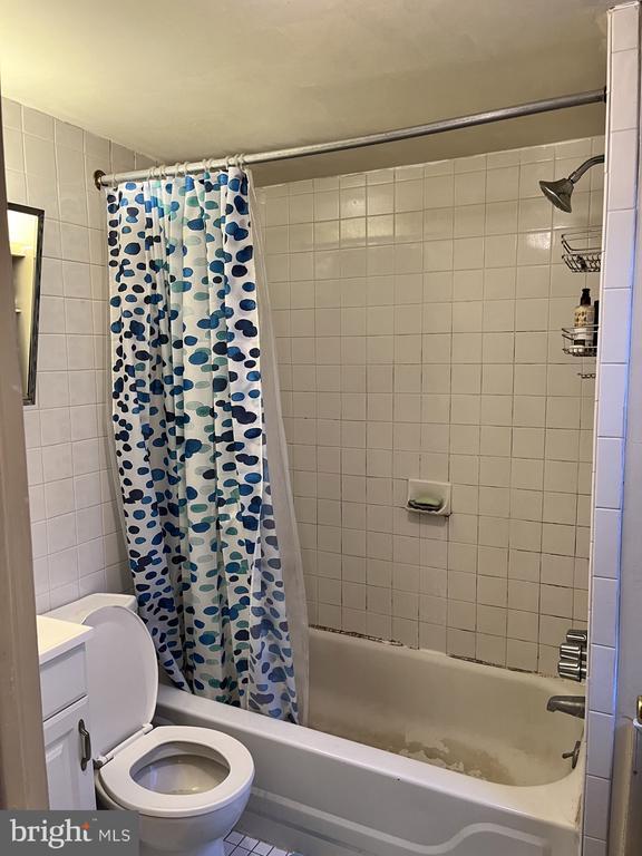 Building Photo - 1220 Pine St