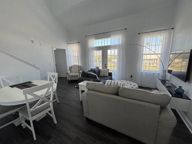 Building Photo - 770 Siena Palm Dr