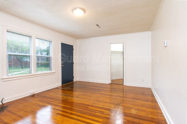 Foto del edificio - 621 N Broadview Ave
