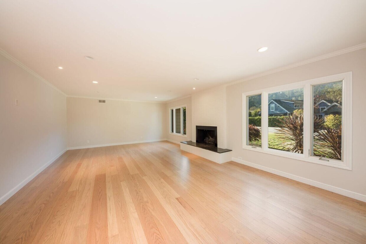 Primary Photo - 30 Knightwood Ln