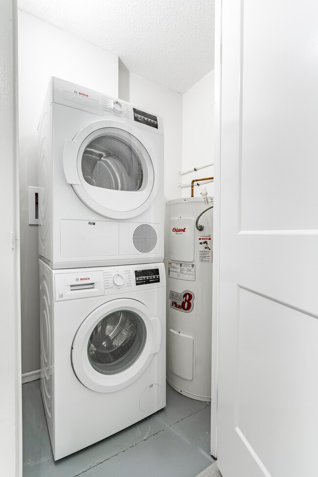 Building Photo - 233 Mohawk Road East