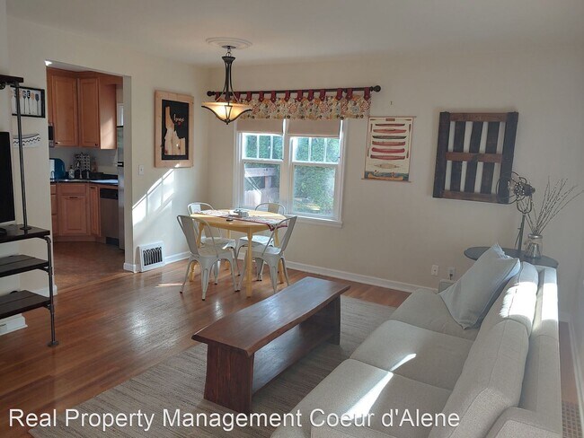 Building Photo - 3 br, 2 bath House - 1005 E Lakeside Ave