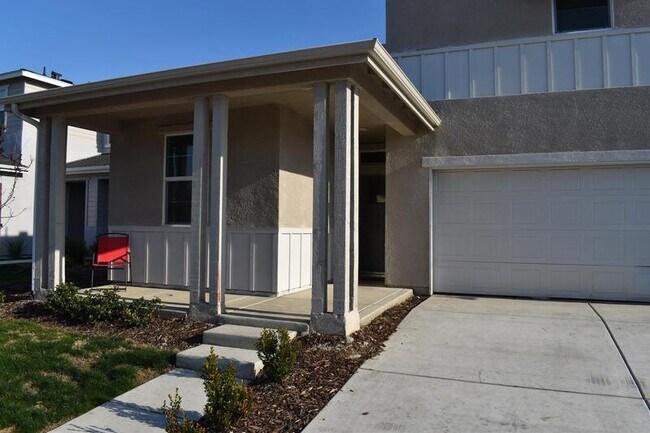 Building Photo - 2450 Fidalgo Wy