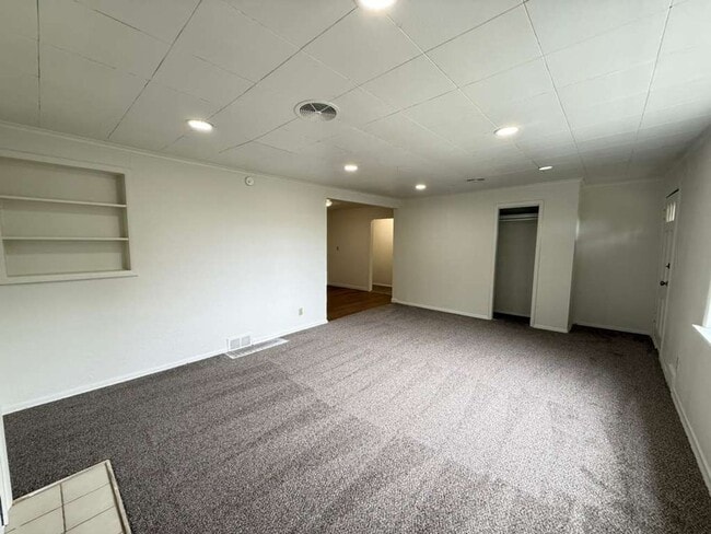 Building Photo - 3 Bedroom 1 Bathroom Greenwood Home!