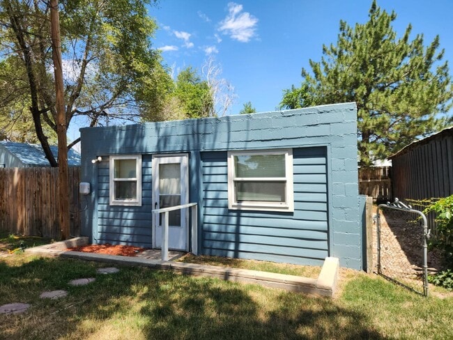 Building Photo - 703 E 18th St