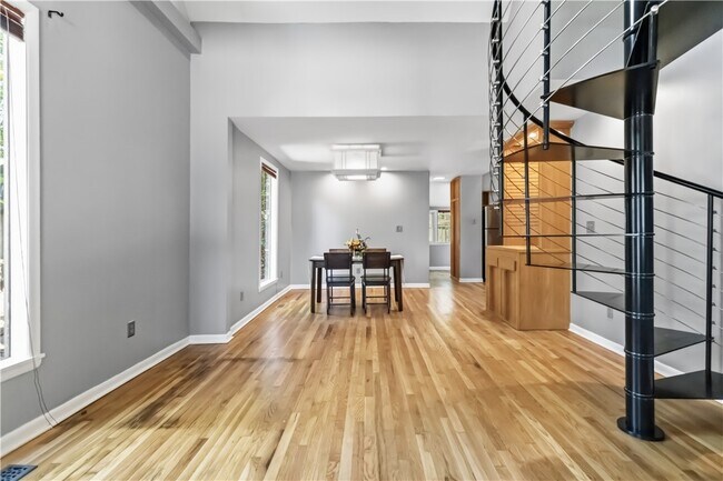 Foto del edificio - 310 S Duncan Ave