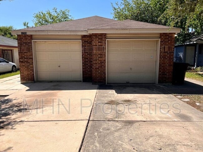 Building Photo - 11715 Capotillo St
