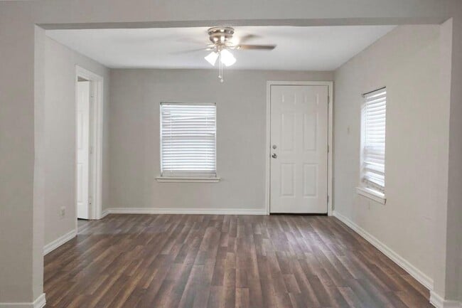 Building Photo - 235 E Crosstimbers St