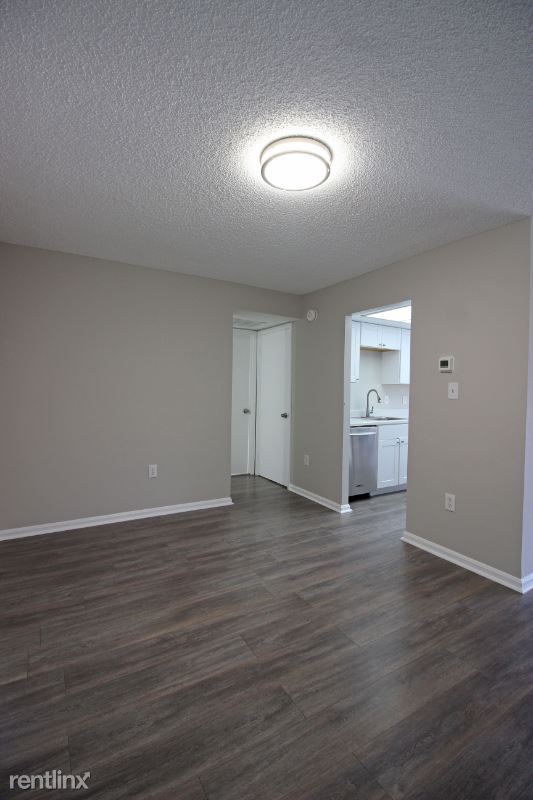 Foto del edificio - 10208 Bushman Dr