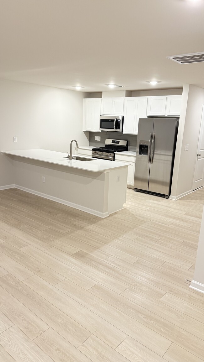 Building Photo - 729 Peyden Ln