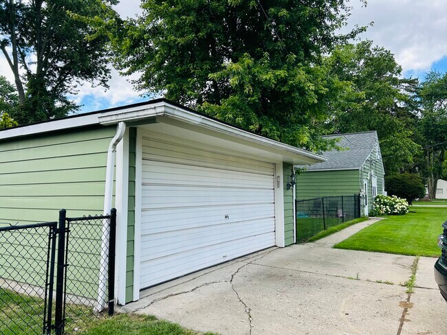 Foto del edificio - 15422 Fairfield St