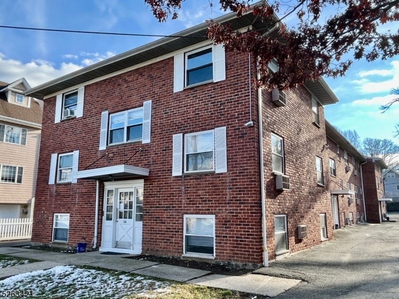 93 Centre St Unit 10C, Nutley, NJ 07110 Room for Rent in Nutley, NJ