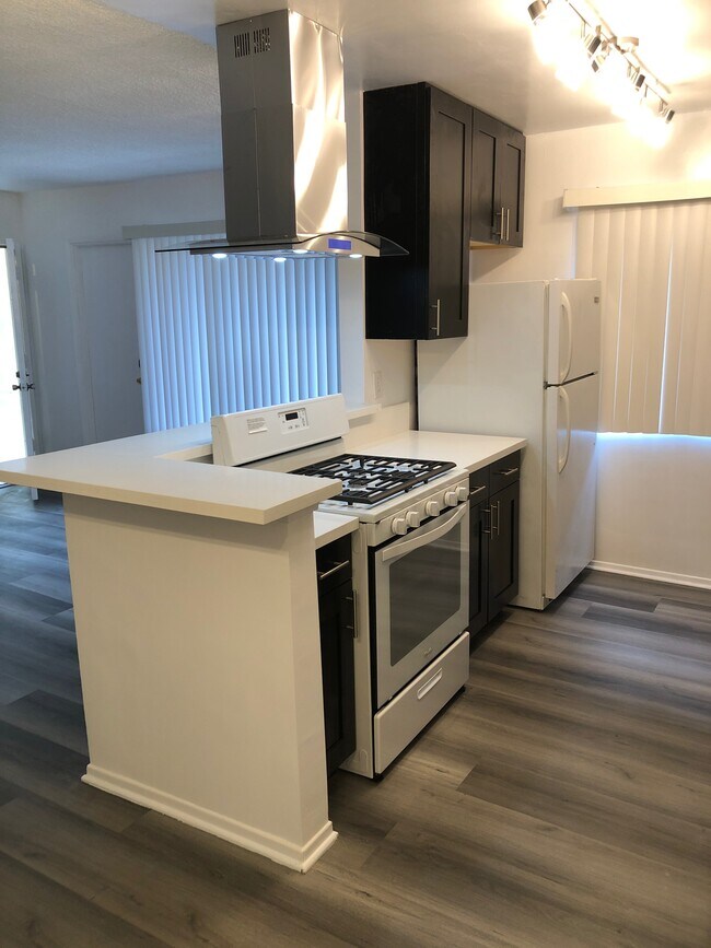 Foto del edificio - 1323 N Fuller Ave