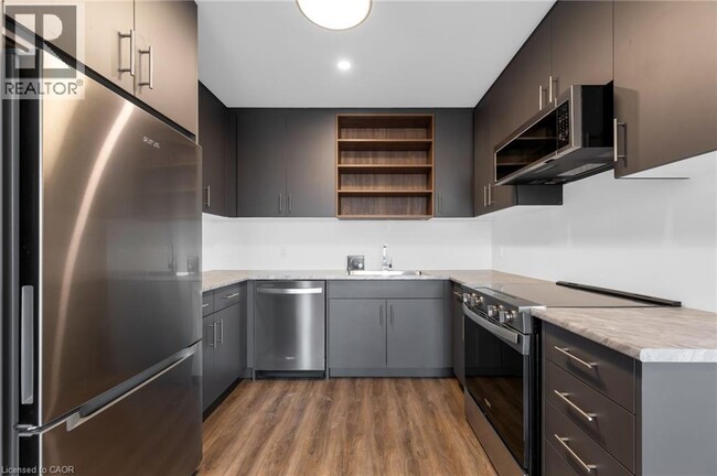 Building Photo - 166 EVERETT Cmn