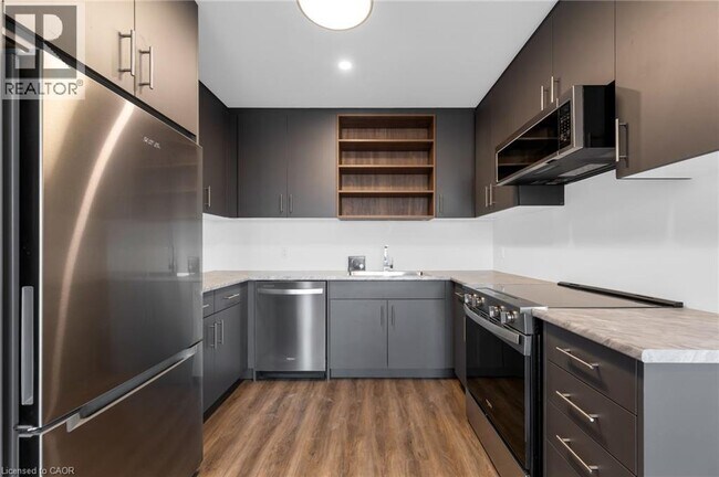 Photo du bâtiment - 166 EVERETT Cmn