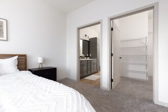 Interior Photo - Lynvue