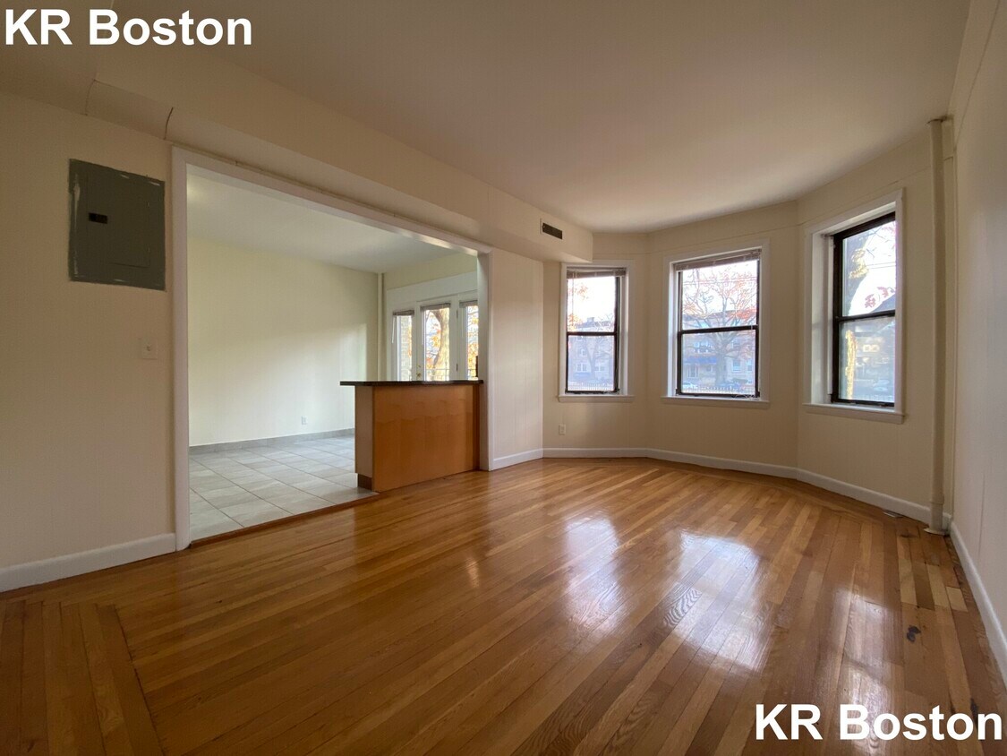 Primary Photo - 1139 Commonwealth Ave