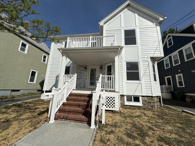 Building Photo - 246 Sycamore St