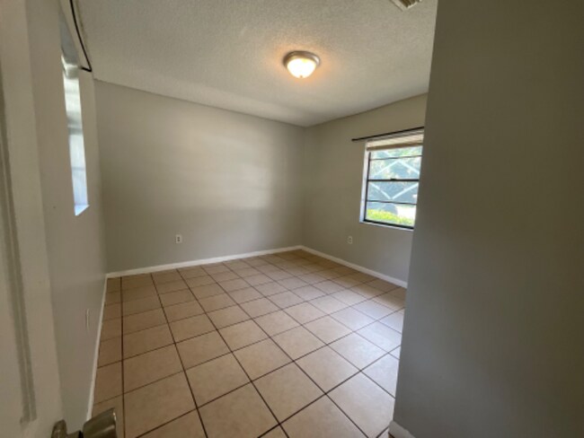 Building Photo - 707 2nd St
