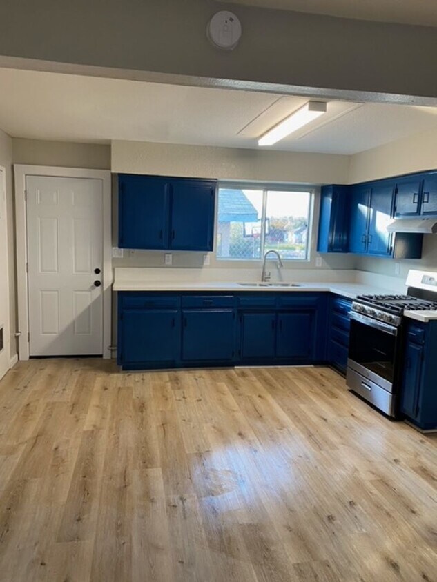 Primary Photo - 1407 Lincoln St 1-3