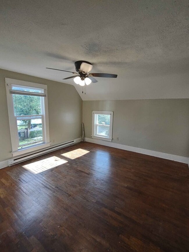 Building Photo - 1527 Morton Ave