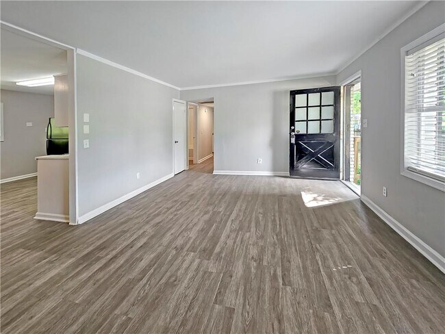 Building Photo - 8438 Stonewall Jackson Dr