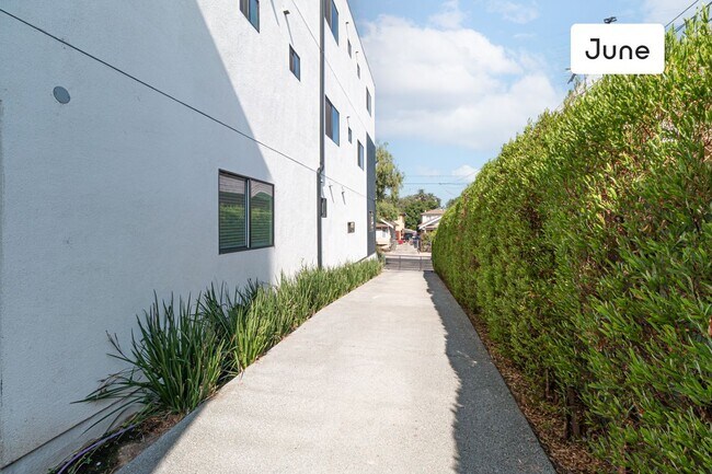 Building Photo - 634 N Boyle Avenue
