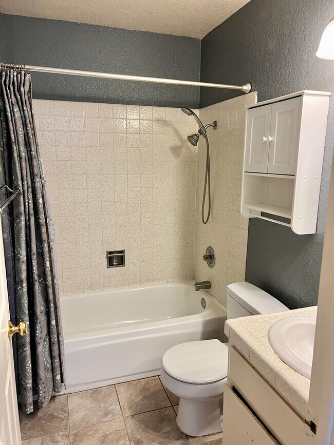 Foto del edificio - Tanglewood 3 Bedroom, Corner Unit-New Floo...