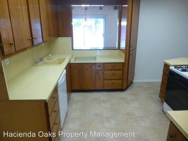 Building Photo - 4 br, 2.5 bath House - 3125 Montano Drive