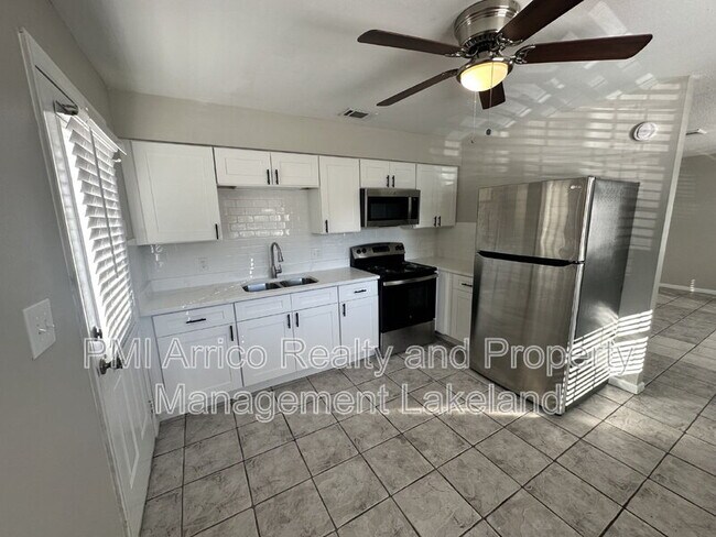 Building Photo - 845 Castle Way