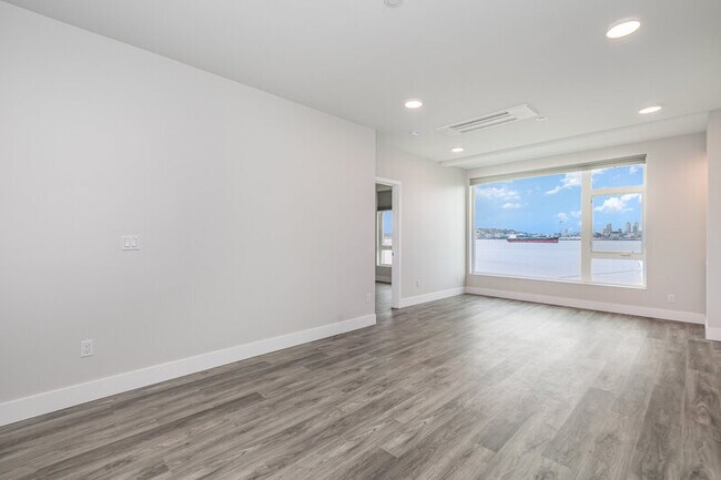 Foto del edificio - 1709 Harbor Ave SW