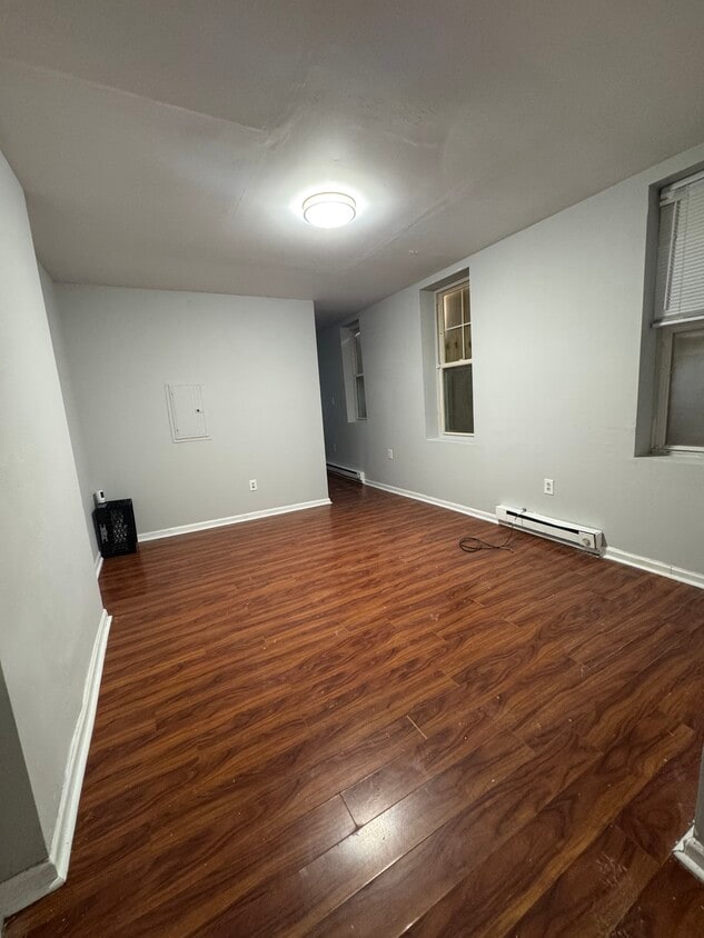 Primary Photo - 2121 N 22nd St